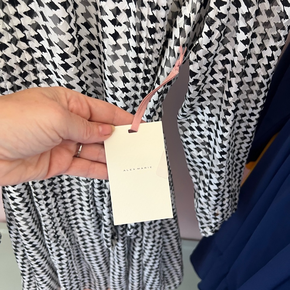 Alex Marie Black and White Sheath Dress with Bishop Sleeves - Picture 6 of 9